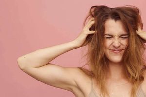 Що викликає статичну електрику у волоссі? 8 способів зупинити статичне волосся фото